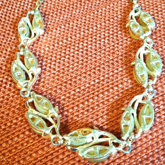 Vintage 1940-60's Thermostat Yellow&Gold Tone Leaf/Vine Choker***Hostess Pick*** - Picture 3 of 4
